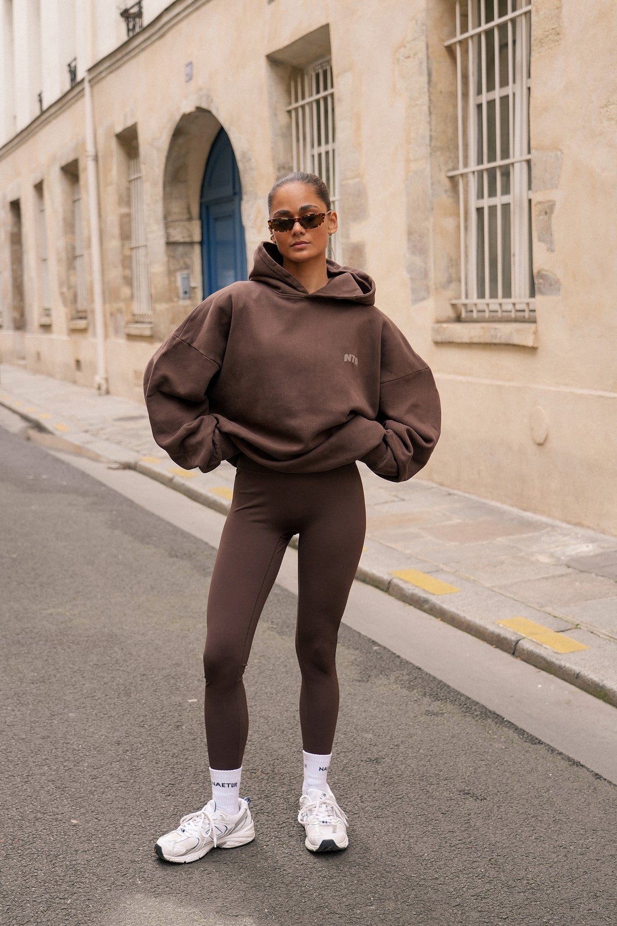 Bruine oversized hoodie met sportlegging van naetur