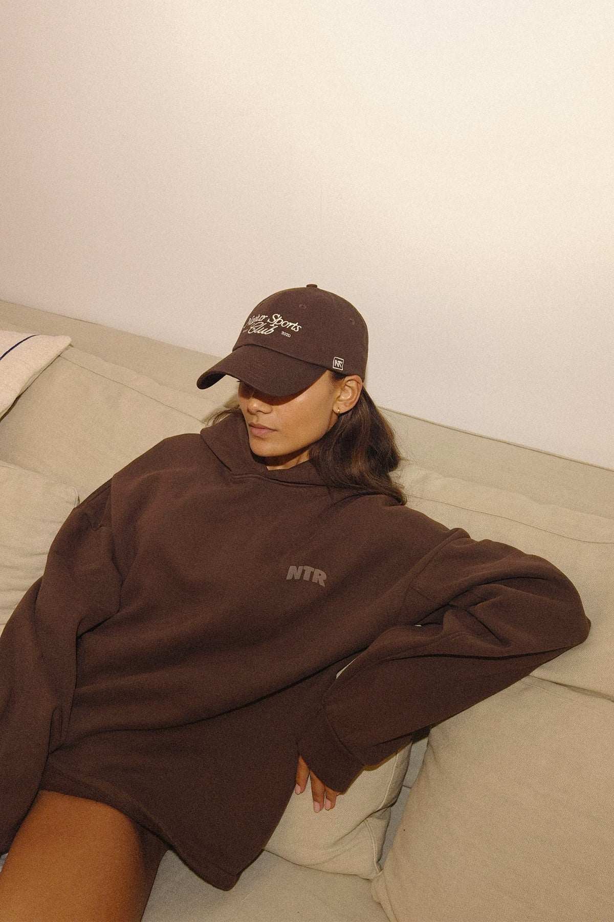Bruine oversized hoodie met bruine pet van naetur